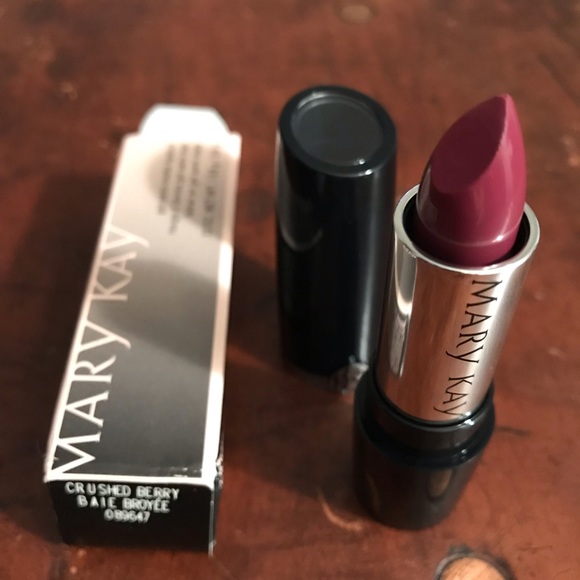 Mary Kay® Gel Semi-Matte Lipstick- Crushed Berry - Picture 2 of 7